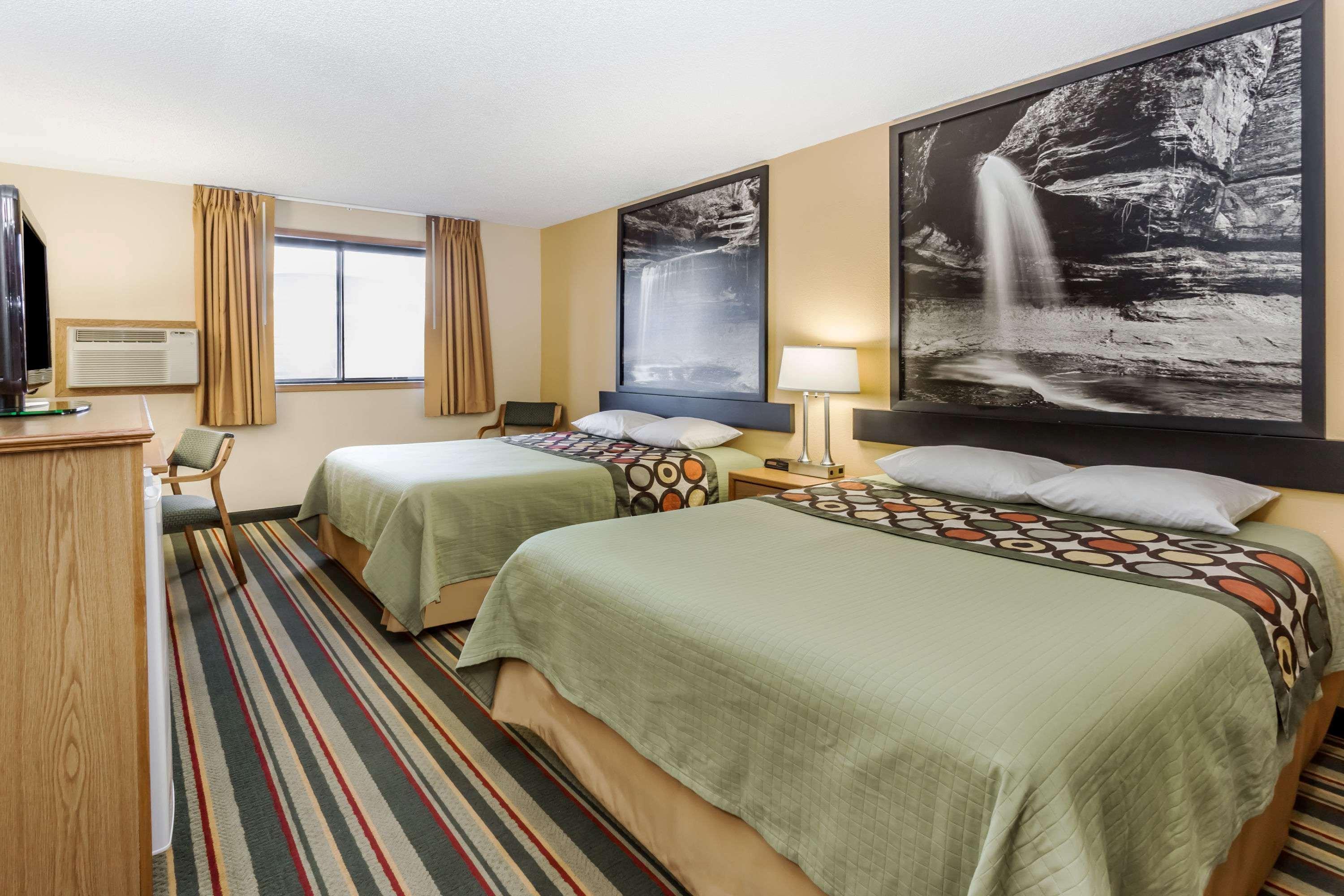 Отель Super 8 By Wyndham Ottawa Starved Rock Экстерьер фото