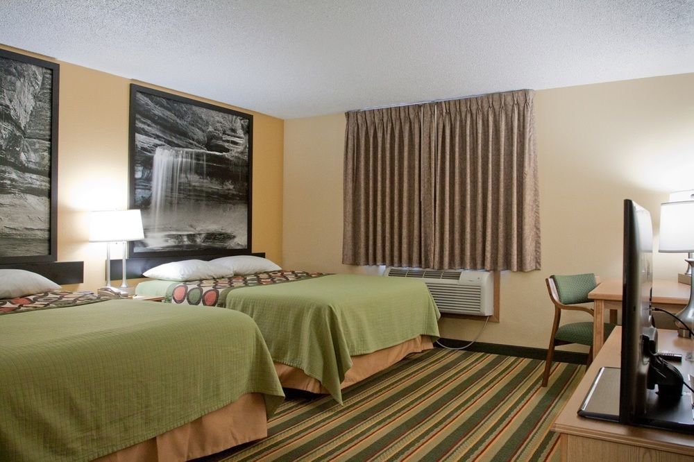 Отель Super 8 By Wyndham Ottawa Starved Rock Экстерьер фото